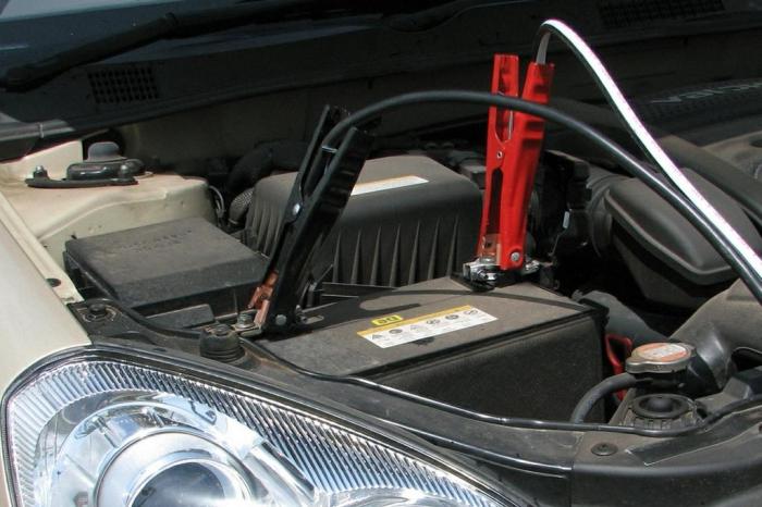 Ako správne nabiť batériu: niekoľko tipov pre motoristov