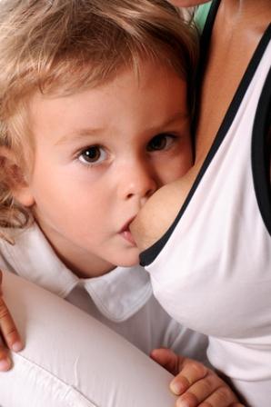 Ako podávať dieťa materským mliekom? Poradenstvo pre mladé matky