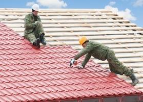 Ako zakryť strechu pomocou kovových dlaždíc: Výpočet a inštalácia