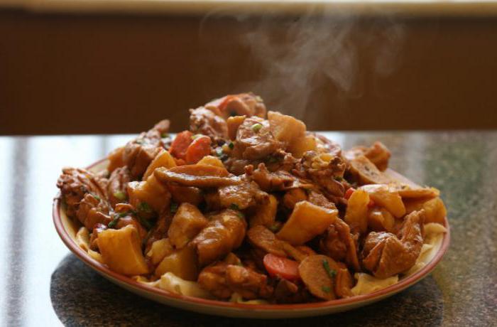 Kuracie mäso so zemiakmi dusené v kotlíku: najlepšie recepty