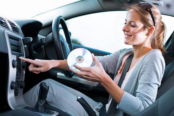 Čo počúvať v aute, aby sme vytvorili playlist na ceste