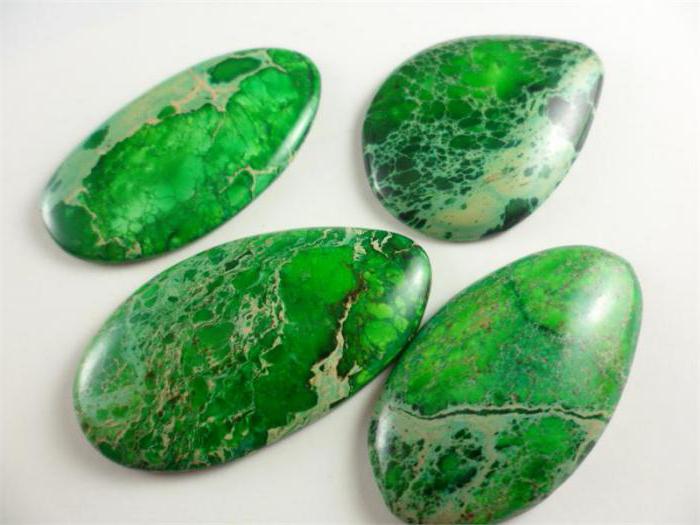 zelené drahé kamene