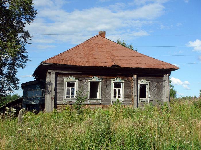 opustený dom v lese