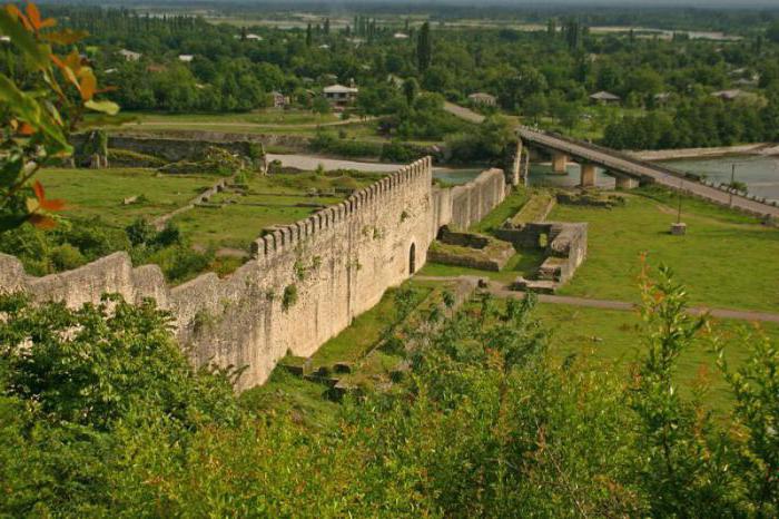 Palác Dadiani je najkrajším z princezných palácov v Gruzínsku. Miesto, trasa, popis