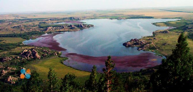 Kolyvanské jazero je modrým klenotom na území Altai